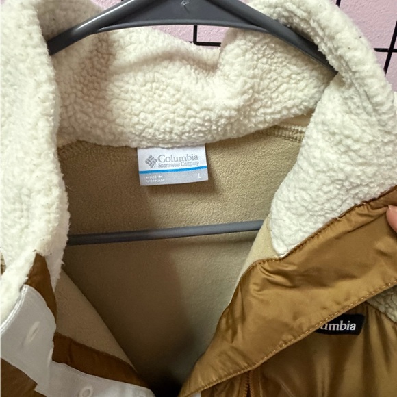 Columbia Tan and Cream Sherpa Jacket - Picture 2 of 3